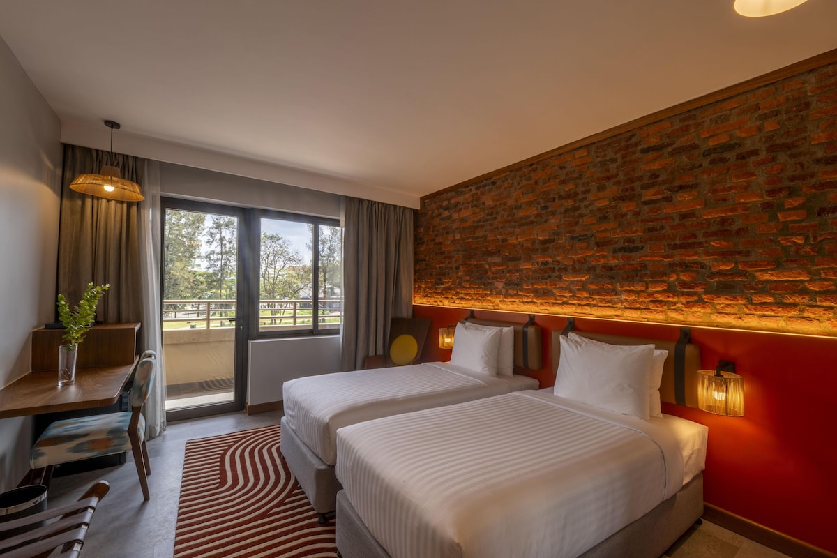 Superior Twin Room, 2 Twin Beds | Minibar, in-room safe, desk, laptop workspace