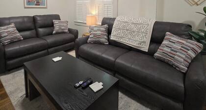 Enjoy the perfect blend of style and convenience in this apartment near Kings Daughters' Hospital and Marathon Gas. With easy access to dining, shopping, and entertainment, this apartment offers a comfortable and quiet retreat for all.