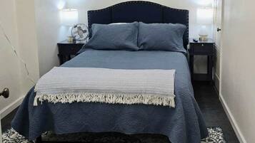 2 bedrooms, desk, iron/ironing board, WiFi