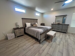 3 bedrooms, iron/ironing board, WiFi, bed sheets - Cheerful Casa Grande•‿•Friendly-Wifi-Downtown (Tucson)