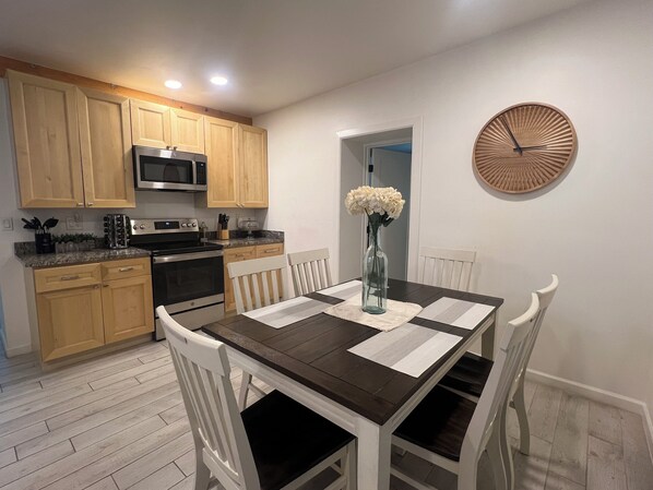 Dining - Cheerful Casa Grande•‿•Friendly-Wifi-Downtown (Tucson)