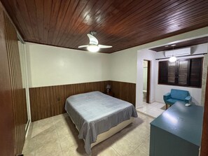 3 bedrooms, desk, iron/ironing board, WiFi