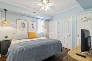 1 bedroom, iron/ironing board, Internet, bed sheets - Crane's Landing - Riverfront (Wilmington)