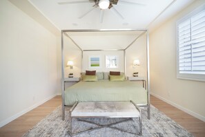 4 bedrooms, iron/ironing board, WiFi, bed sheets