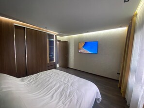 2 bedrooms, iron/ironing board, WiFi, bed sheets