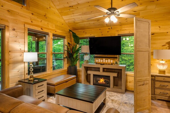 Smart TV, chimenea y futbolito