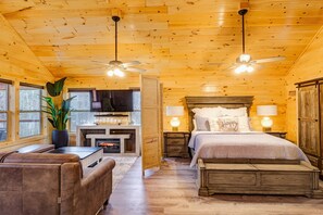 1 bedroom, free WiFi, bed sheets - Stylish Mountain Getaway - Gatlinburg (Gatlinburg)