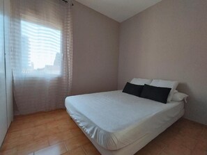 2 slaapkamers, een strijkplank/strijkijzer, wifi, beddengoed