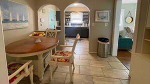 Dining - 1BR Apartment in Historic Galveston (Galveston)
