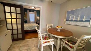 Room - 1BR Apartment in Historic Galveston (Galveston)