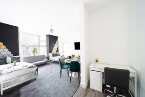 1 bedroom, iron/ironing board, free WiFi - Open Mind Property - Luxury Flat with One Bedroom (Bognor Regis)