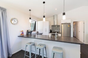 Kühlschrank, Mikrowelle, Geschirrspüler