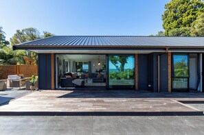 Exterior - Glass Horizon - Rutherglen Holiday Home (Ruthherglen)