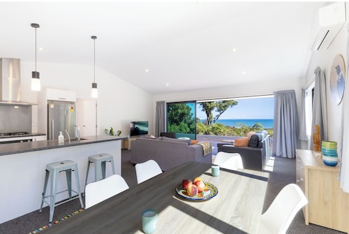 Glass Horizon - Rutherglen Holiday Home