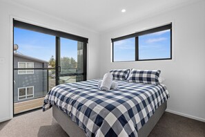 4 quartos, ferros/tábuas de passar roupa, Wi-Fi, roupa de cama