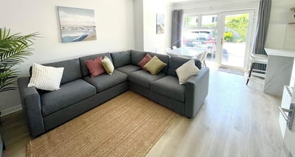 Modern and Accessible Apt 1 - sleeps 8