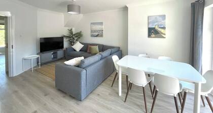 Modern and Accessible - sleeps 8