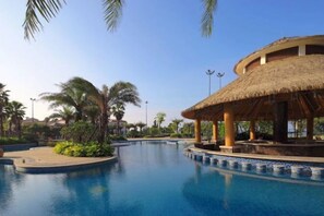 Outdoor pool - Shuangyue Bay Vanke Scenic Apartment Villa Guesthouse (Huidong)