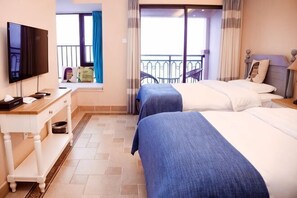 A hotel room with two beds, a TV, a window with curtains, and a balcony. - Shuangyue Bay Vanke Scenic Apartment Villa Guesthouse (Huidong)