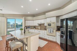 Mikrowelle, Ofen, Herdplatte, Geschirrspüler