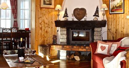 Chalet vue Mont Blanc aux pieds des pistes en hiver et des randonnées en été