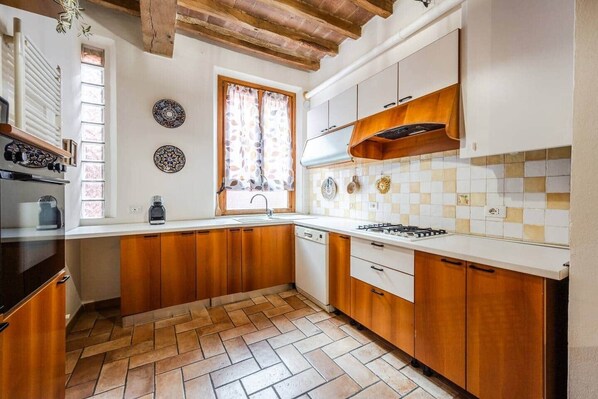 Fridge, stovetop, dishwasher, coffee/tea maker