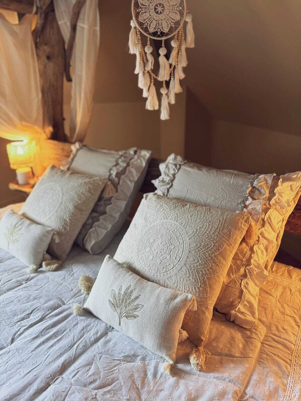 2 bedrooms, WiFi, bed sheets - Exotic suite with cinema, private spa & Savannah decor 🐾🌿, Enjoy your life (Amiens)