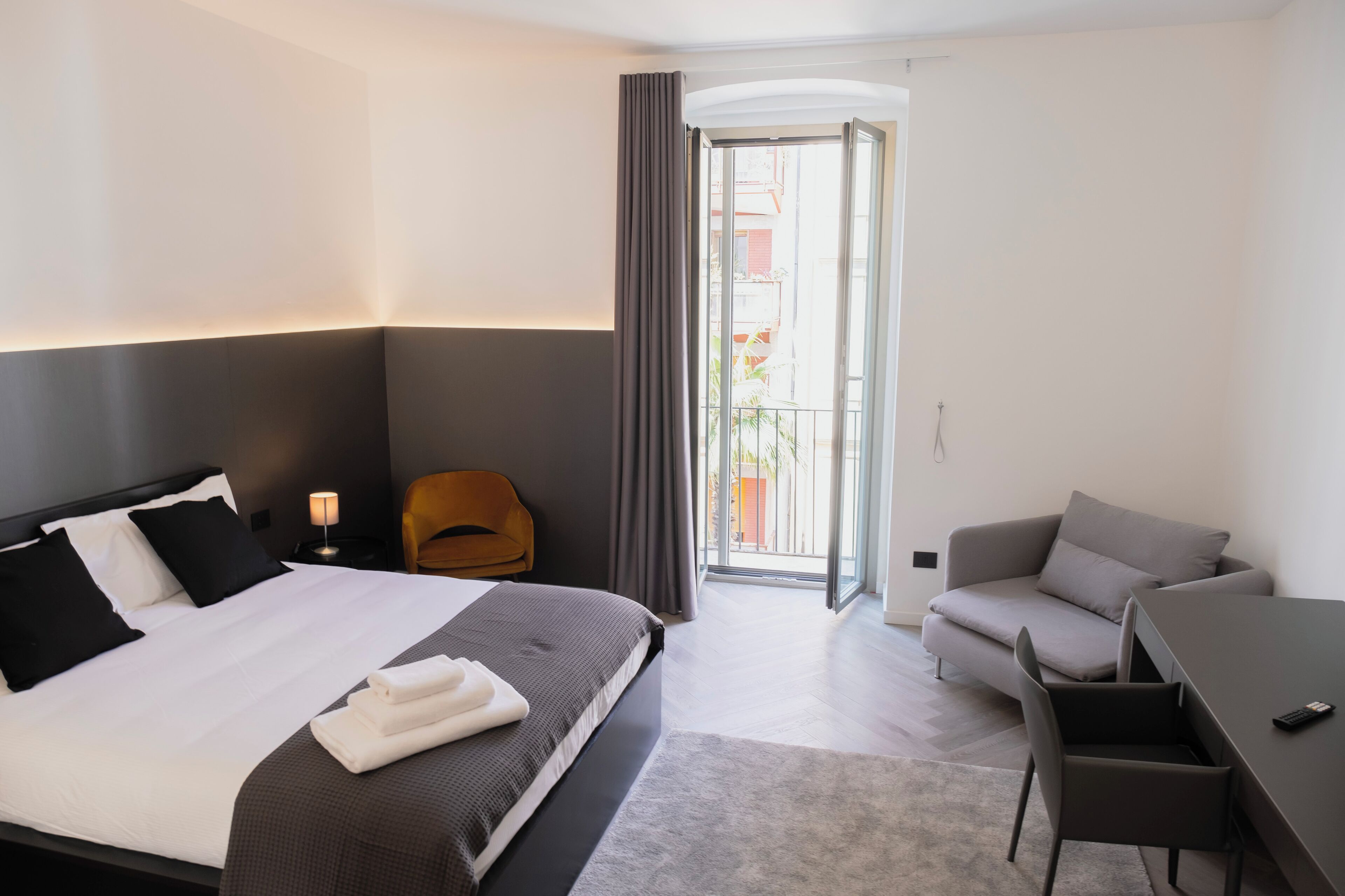 2 habitaciones, tabla de planchar con plancha, wifi y ropa de cama 