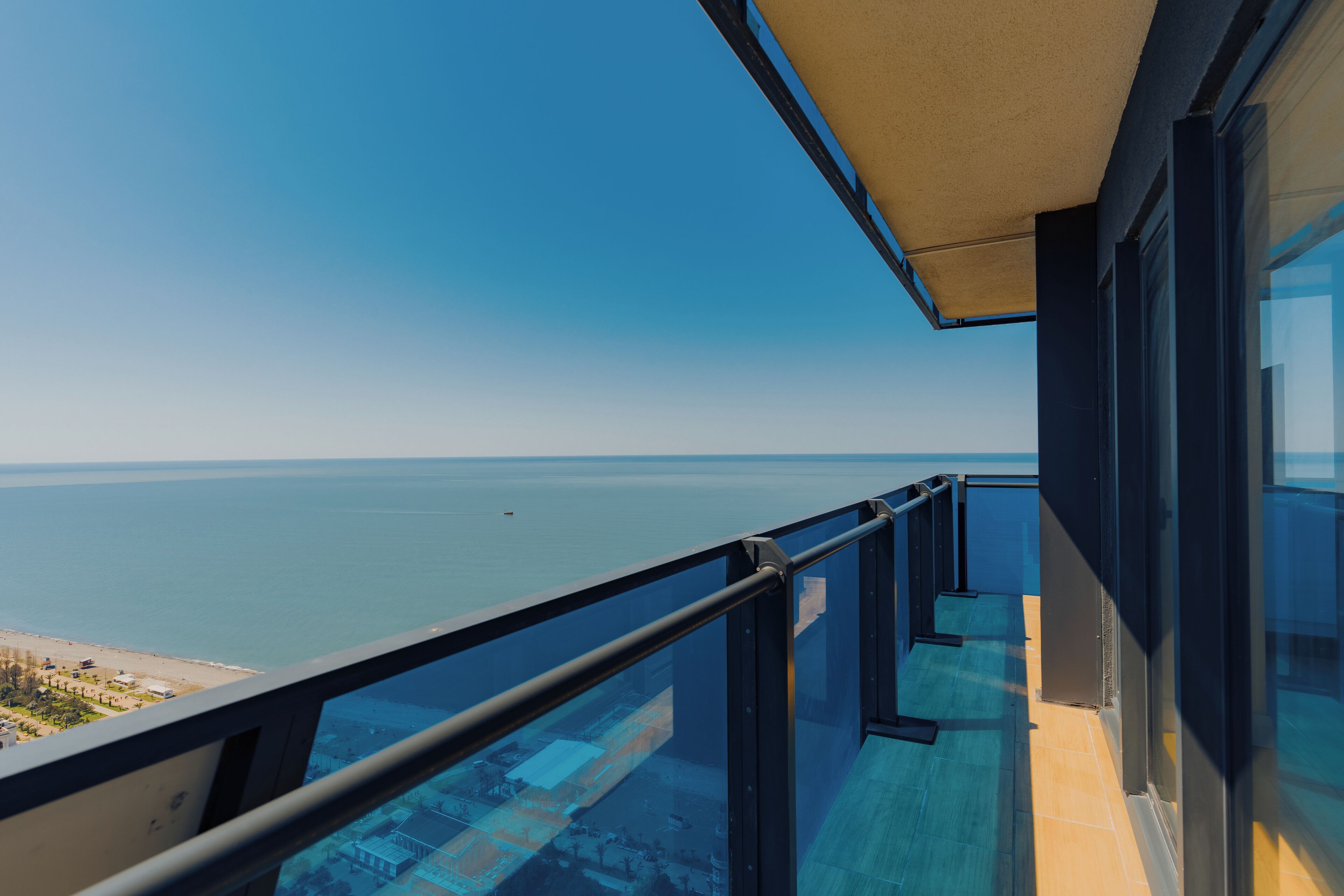 ลักซ์ชัวรี่อพาร์ทเมนท์, ระเบียง | วิวจากห้องพัก