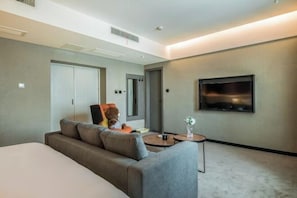 Room - IU Hotel (Chongqing Nanping Wanda Plaza Light Rail Station) (Chongqing)