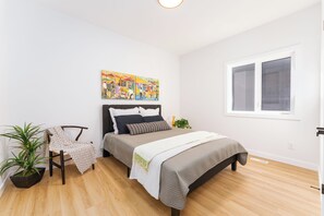 3 bedrooms, desk, iron/ironing board, WiFi