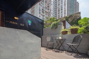 تناول الطعام بالخارج