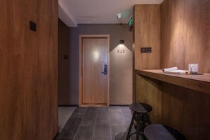 Unclassified image, 3 of 17, button - Iforest Hostel (The Bund, Dashijie Metro Station) (Shanghai)