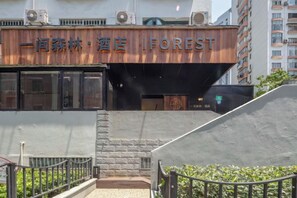 Exterior detail - Iforest Hostel (The Bund, Dashijie Metro Station) (Shanghai)