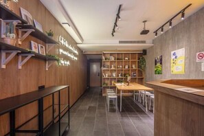 Interior - Iforest Hostel (The Bund, Dashijie Metro Station) (Shanghai)