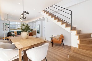 Appartement, 3 chambres | Coin séjour