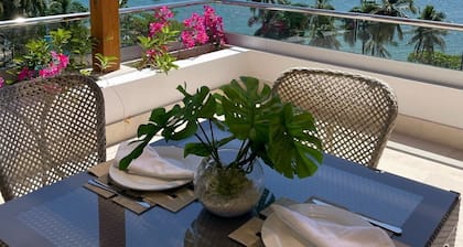 Cozy 1-bedroom condo in Samana w/ AC, WiFi, fitness room, pool and amazing view.