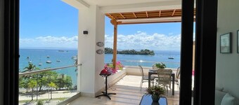 Cozy 1-bedroom condo in Samana w/ AC, WiFi, fitness room, pool and amazing view.