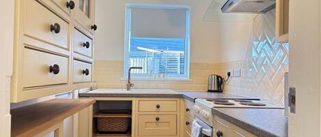 Micro-ondes, four, plaque de cuisson, grille-pain