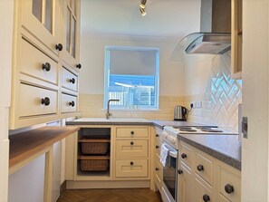 Microondas, horno, parrilla de estufa y tostadora