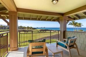Property grounds - Spacious Top-Floor Retreat with Unobstructed Ocean and Sunset Views (Waikoloa Village)