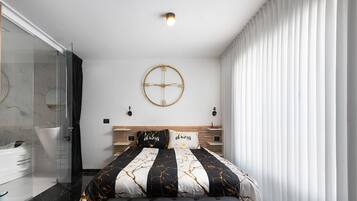 4 bedrooms, WiFi, bed sheets