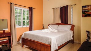 9 chambres, fer et planche à repasser, Wi-Fi, draps fournis