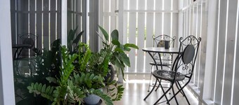 Luxury 12-bedroom bed & breakfast with AC, WiFi in lovely Kingston