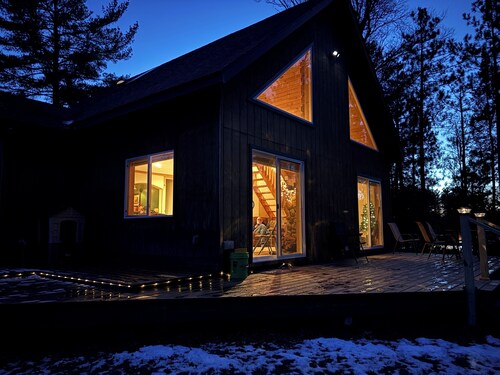 4-bedroom north woods, pet friendly cabin with WiFi, great room and fire place.