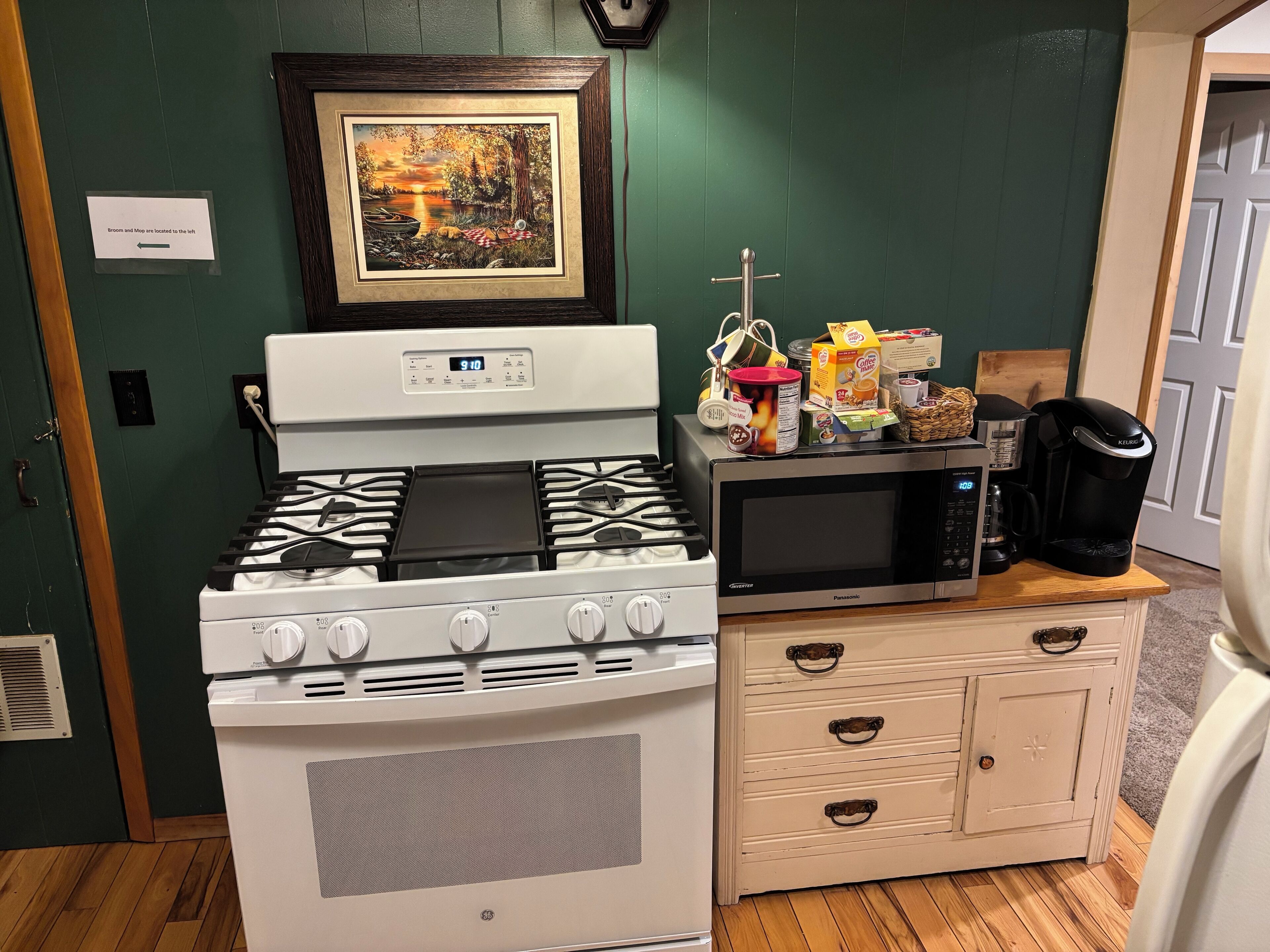 Refrigerador, microondas, horno y parrilla de estufa 