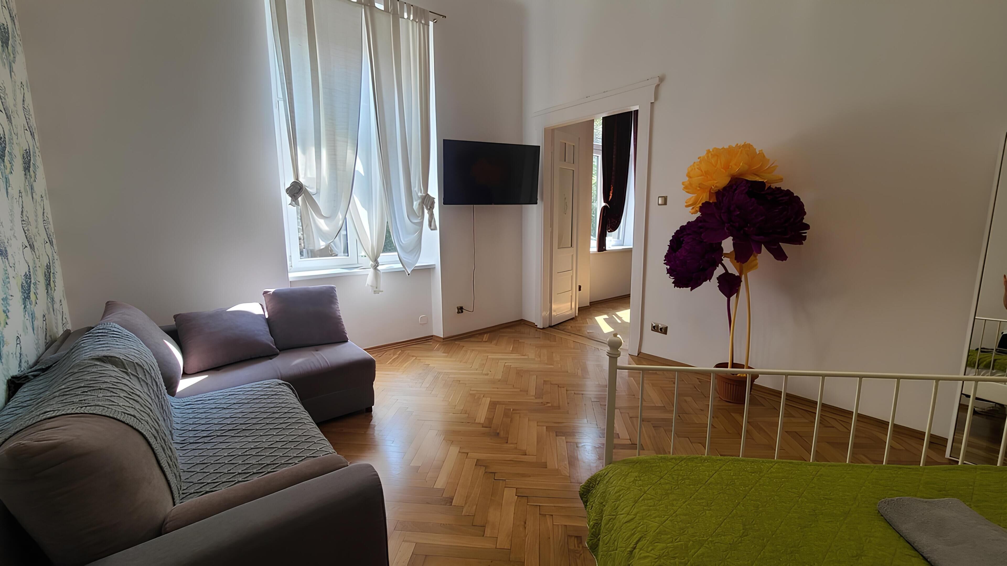 1 bedroom, bed sheets