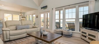 New Waterfront ~ Ohana ~ Pet Friendly ~ Sleeps 10