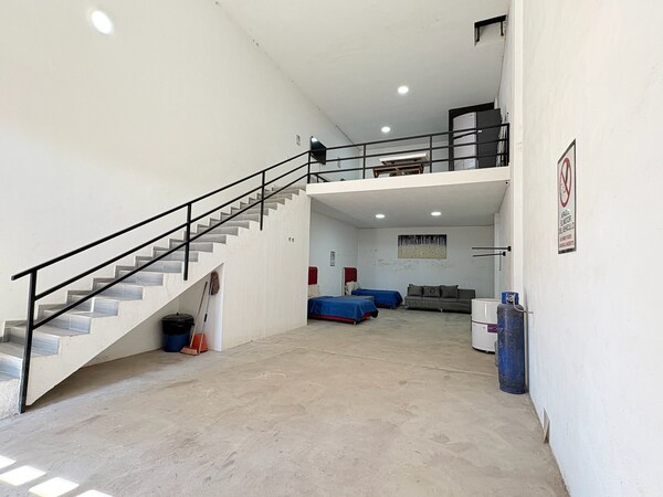 Periférico Bodega Con Departamento A - Tonalá