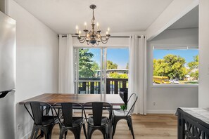 Dining - Dual Units / Sleeps 17 near Fish Creek / Spruce Meadows (Calgary)